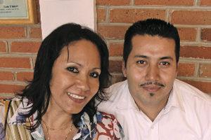 2012-06-alr-imaac-12 Beatriz Gutiérrez y su esposo Fidel Sosa (Aerosol La Revista)