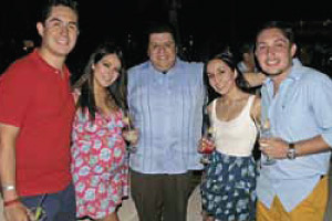 2012-08-alr-IMAAC-05 Abraham Mendoza y su esposa Diana con Daniel Reyes, Melisa Crespi y Omar Vivanco (Silimex)