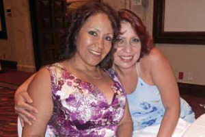 2012-08-alr-IMAAC-18 Betty Gutiérrez, Secretaría del IMAAC con Nancy García (Aerosol La Revista)