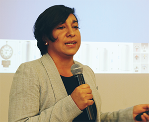 Gabriela Sánchez de COLEP dio a conocer las pruebas que se llevan a cabo para la fabricación de un aerosol