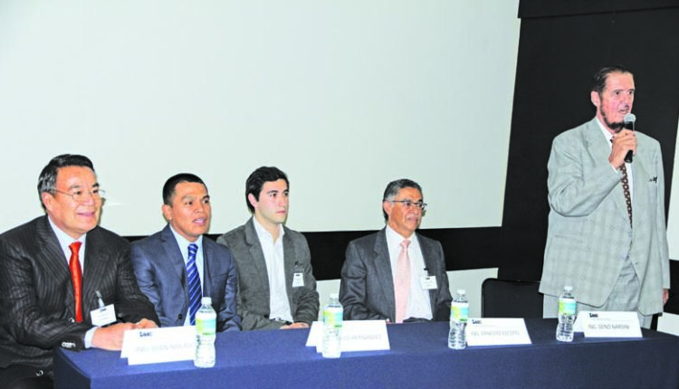 Los expositores durante la realización de la mesa redonda